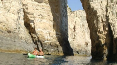 sea kayak in keri caves