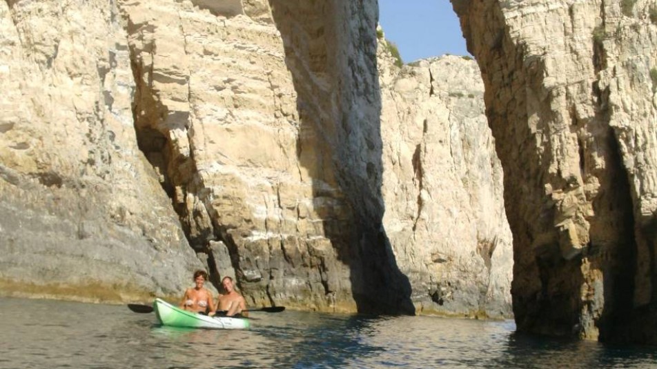 θαλασσιο καγιακ στισ σπυλιεσ του κεριου